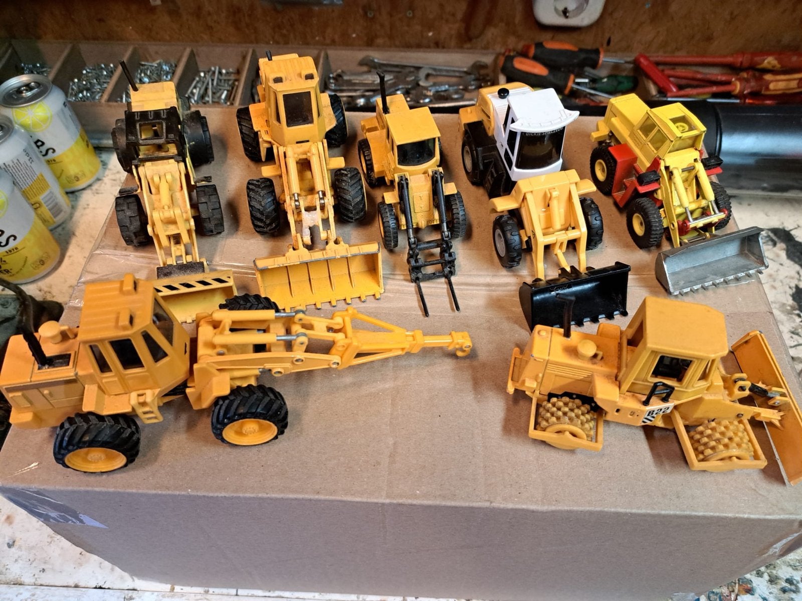 Zeven shovels schaal 1:50 - Siku en Maisto, Ophalen of Verzenden, Gebruikt, Hijskraan, Tractor of Landbouw, SIKU