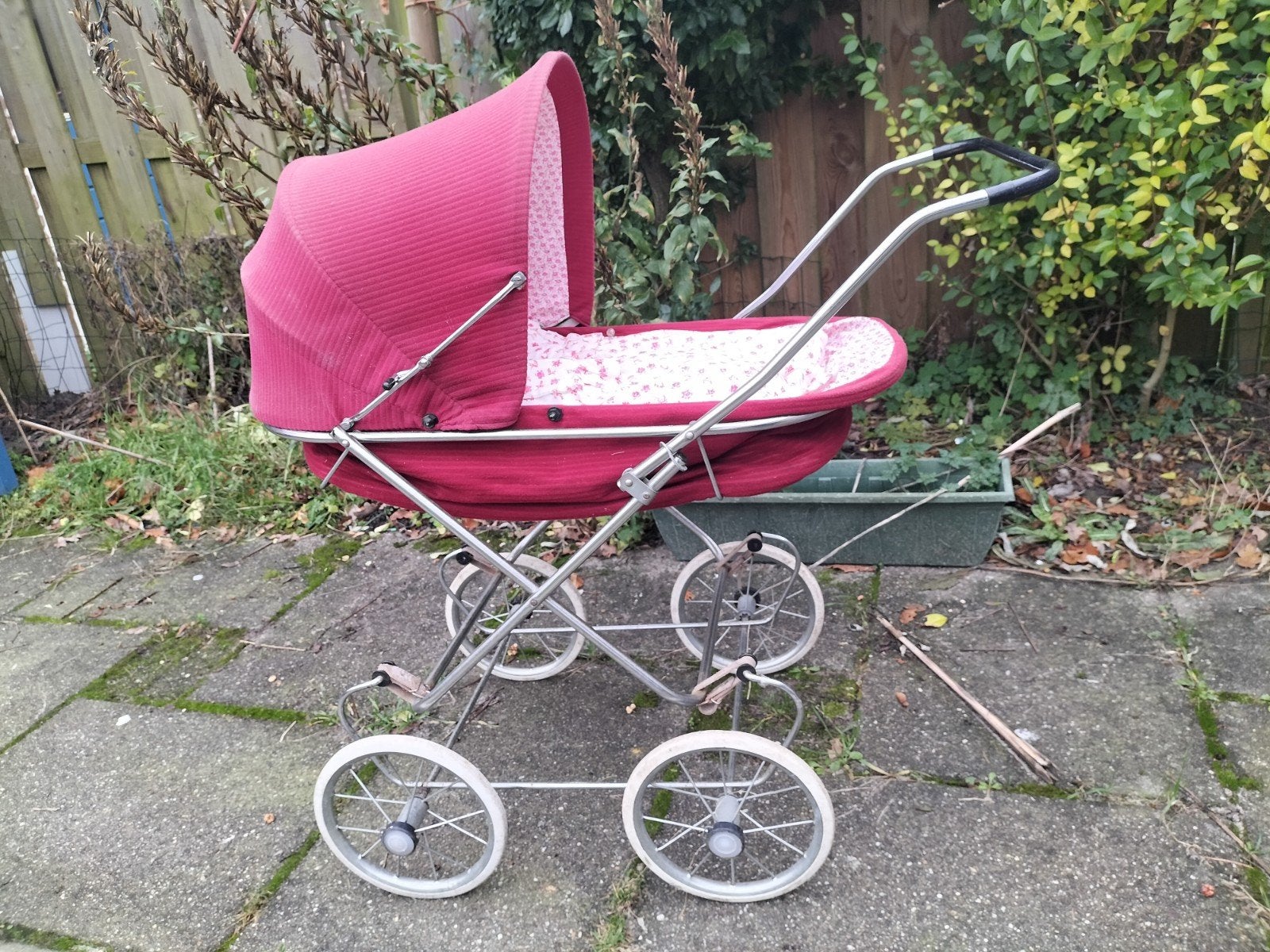 Retro Vintage poppenwagen, Kinderen en Baby's, Speelgoed | Poppen, Ophalen, Gebruikt, Babypop