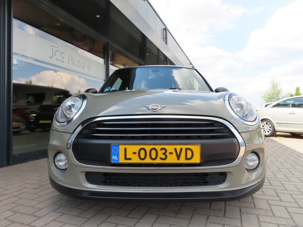 Mini ONE 1.5 One Chili Airco Leder Navi Pdc 2018, Auto's, Mini, Voorwielaandrijving, Gebruikt, Euro 6, 4 stoelen