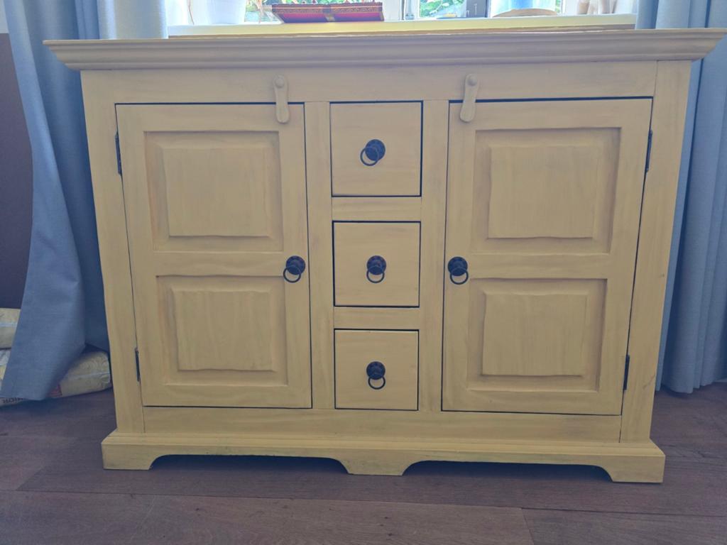 Gele kast met lades en deuren - 120x44x86 cm, Ophalen, Zo goed als nieuw, 25 tot 50 cm, Met deur(en)