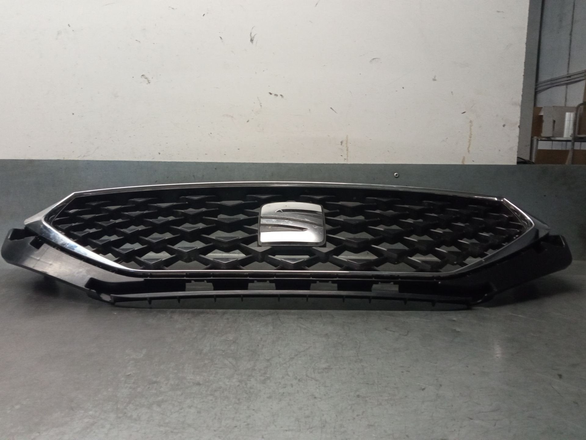 Seat leon FR grille rooster voorbumper 5FA853651, Gebruikt, Autovia A-2, Km 585 585
08760  Martorell, ES, Ophalen of Verzenden