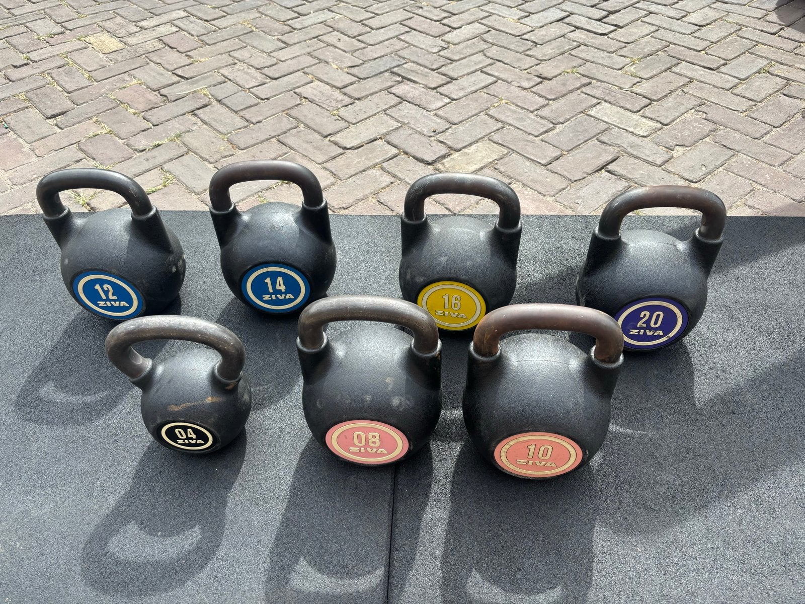 Ziva PU Kettlebellset (4, 8, 10, 12, 14, 16, 20 , 24 kg), Gebruikt, Ziva, Armen, Ziva