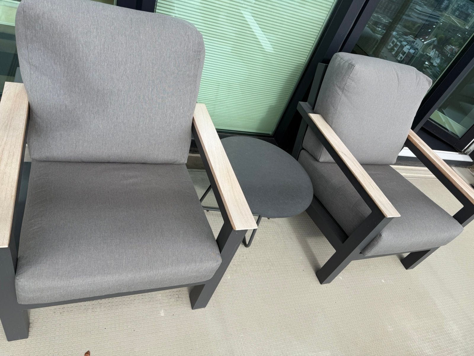 4 Seasons Outdoor – 2x Capitol stoelen + Dali bij zettafel, Tuin en Terras, Tuinsets en Loungesets, Ophalen, Zo goed als nieuw