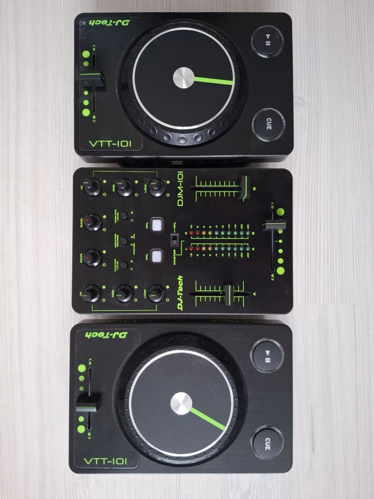 DJ-Tech VTT-101 DJ-set met mixer, Ophalen of Verzenden, Gebruikt, Dj-set, Overige merken