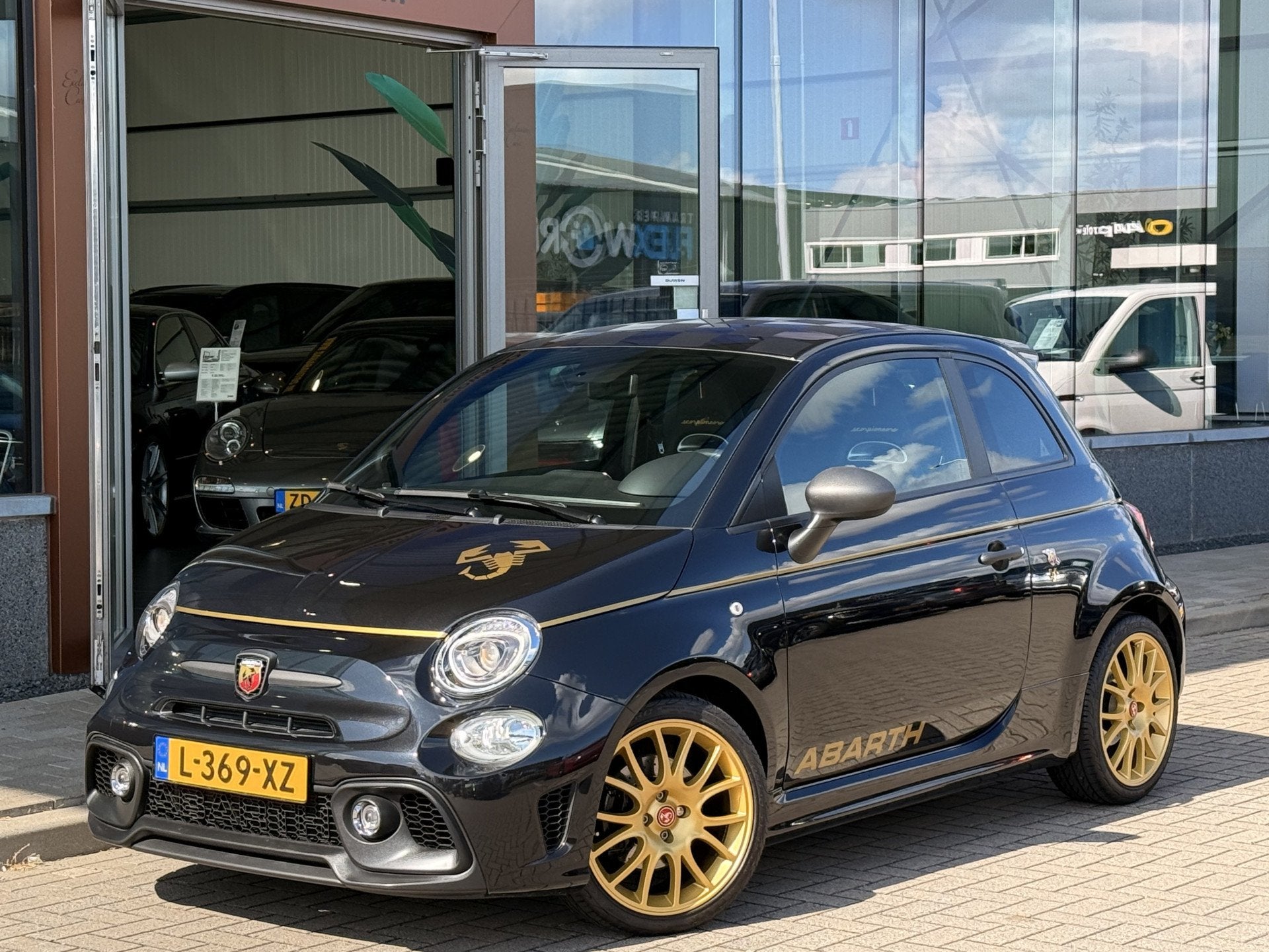 Fiat 500 1.4 T-Jet Abarth 595 Scorpioneoro 1 of 2000 | 1e ei, Auto's, Fiat, 4 cilinders, 4 stoelen, Zwart, Bedrijf