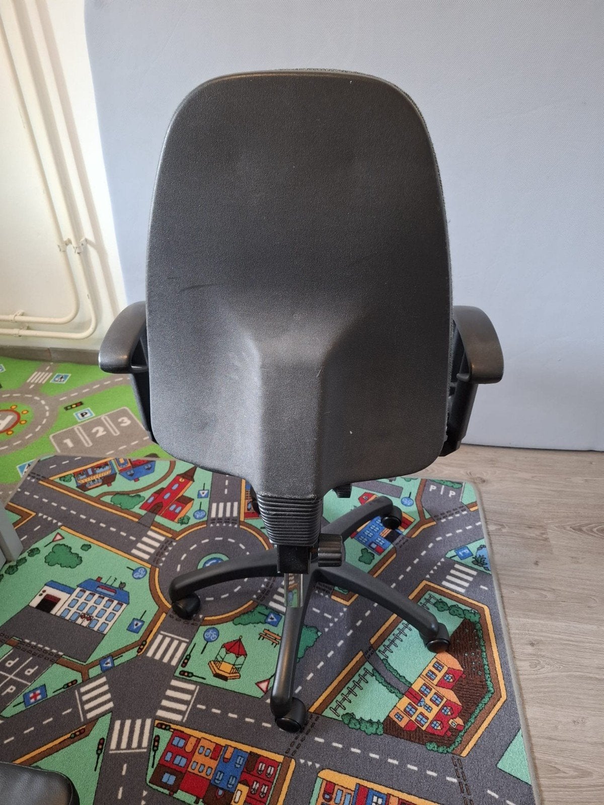 4 zwarte eetkamerstoelen + grijze bureaustoel, Ophalen, Gebruikt, Zwart, Leer