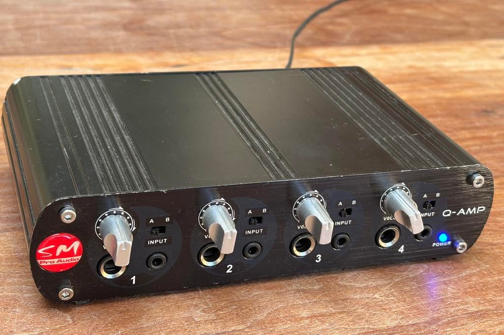 S&M Pro Audio Q-Amp hoofdtelefoon versterker, Ophalen of Verzenden, Zo goed als nieuw, Audio