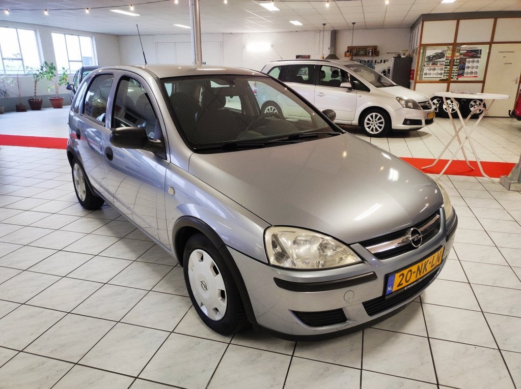Opel Corsa 1.2-16V Essentia 5 drs.airco- audio-electric pakk, Auto's, Voorwielaandrijving, Dealer onderhouden, Gebruikt, Zwart