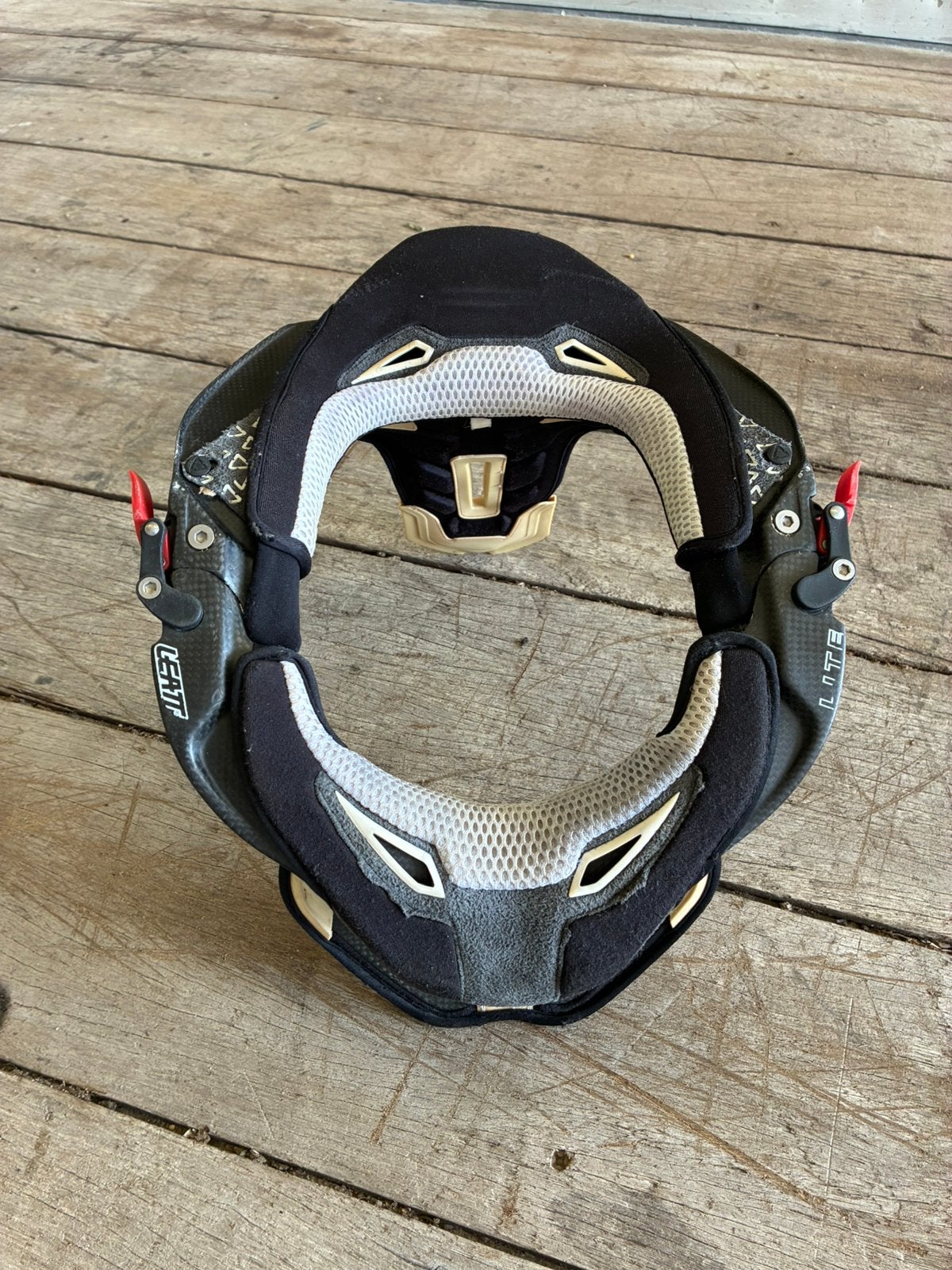 Leatt carbon nekbrace, Ophalen of Verzenden, Tweedehands, Motorcrosskleding