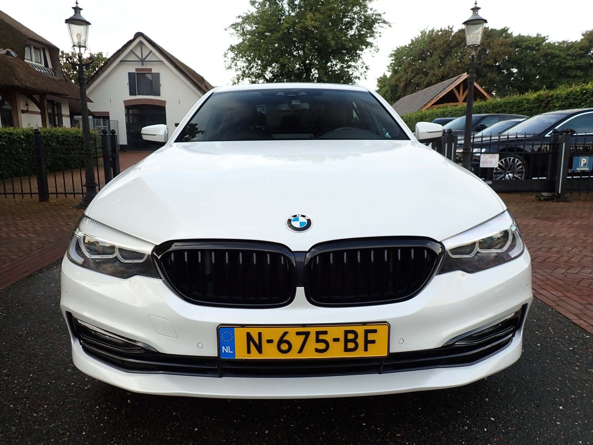 BMW 5 Serie 530d X-DRIVE SCHUIFDAK / CRUISE / CARPLAY / SPOR, Automaat, Dealer onderhouden, Gebruikt, 2000 kg