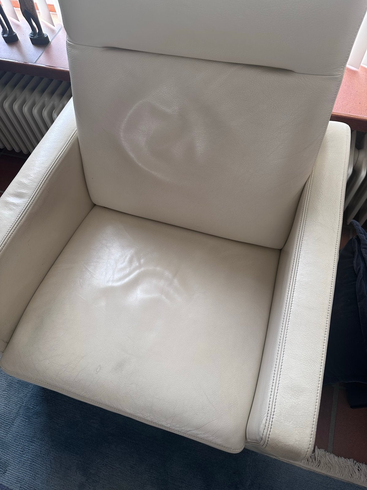 Gratis af te halen: Diverse meubels (bank, fauteuil, bureau), Huis en Inrichting, Stoelen, Ophalen, Gebruikt, Wit, Leer