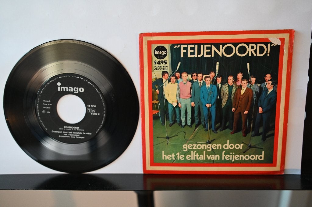single 1970 Feijnoord    Feijenoord ! - Hoogtepunten verslag, 7 inch, Ophalen of Verzenden, Zo goed als nieuw, Fotohoes