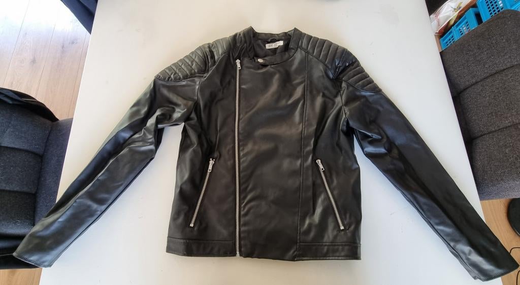 H&M Zwart Imitatie Leren Jas Maat 158 Zo Goed Als Nieuw, Jongen of Meisje, H&M, Ophalen of Verzenden, Zo goed als nieuw