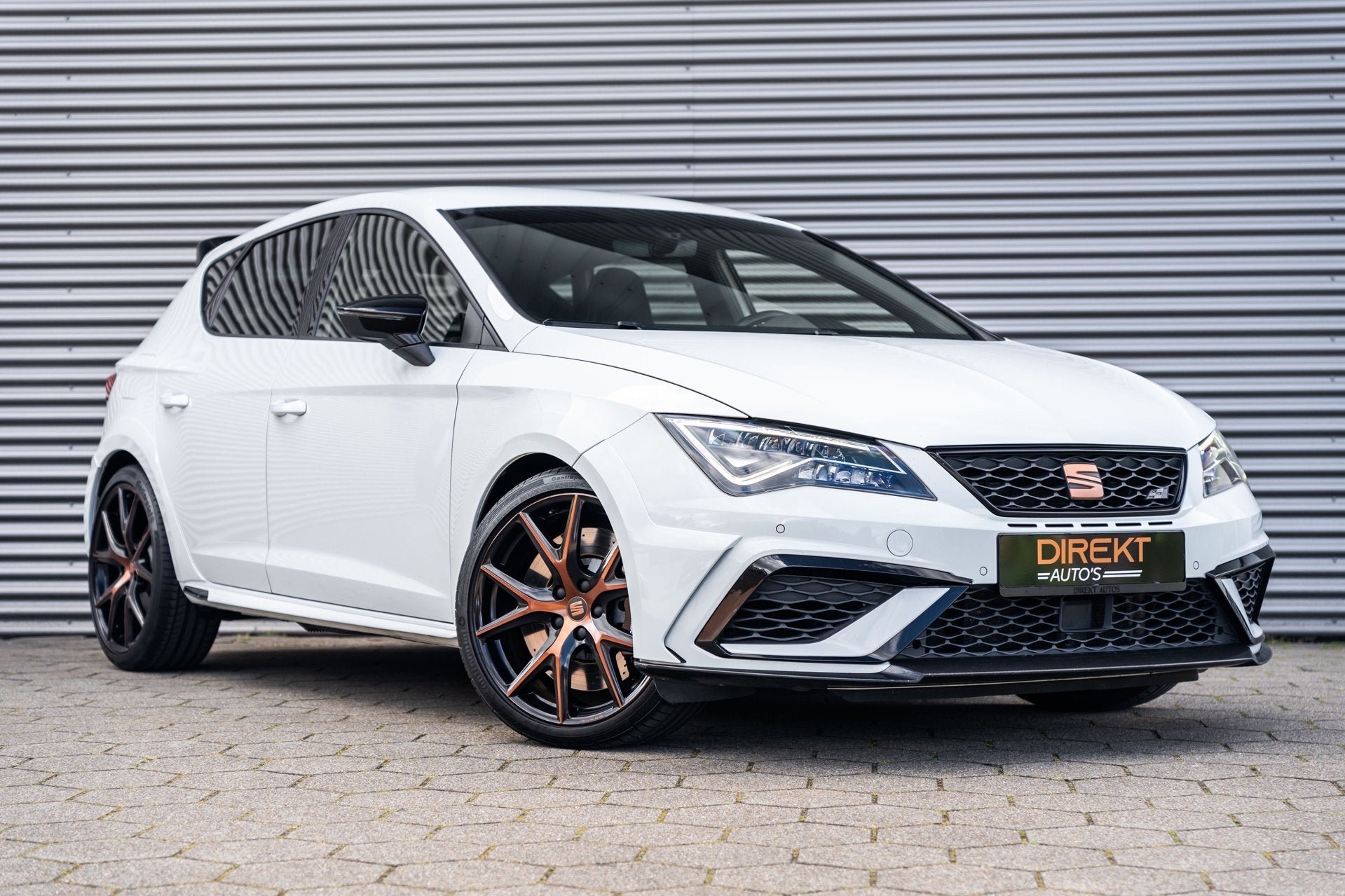 SEAT Leon 2.0 TSI CUPRA VIRTUAL BREMBO SCHAAL CARBON R PACK, Gebruikt, Zwart, 4 cilinders, 1984 cc