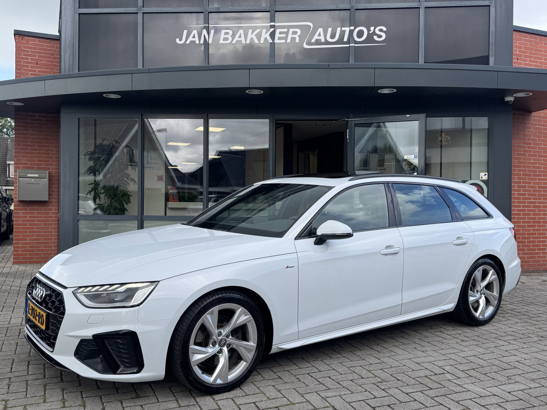 Audi A4 Avant 35 TFSI S edition  Panoramadak  Virtual, Auto's, 12 maanden, Gebruikt, 4 cilinders, Wit