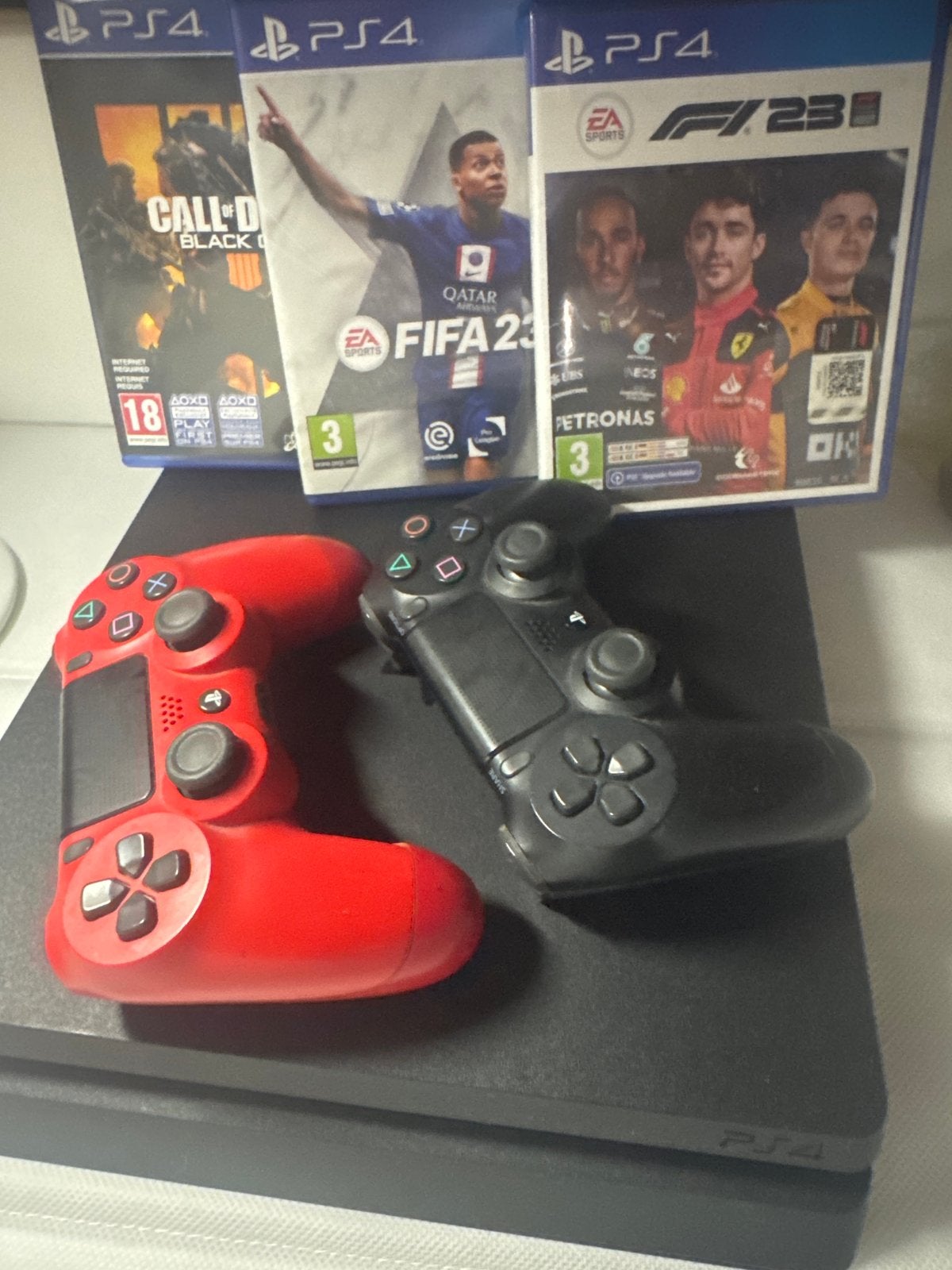 PlayStation 4 Slim met 2 controllers en 3 games, Ophalen, Met 2 controllers, Slim, Gebruikt