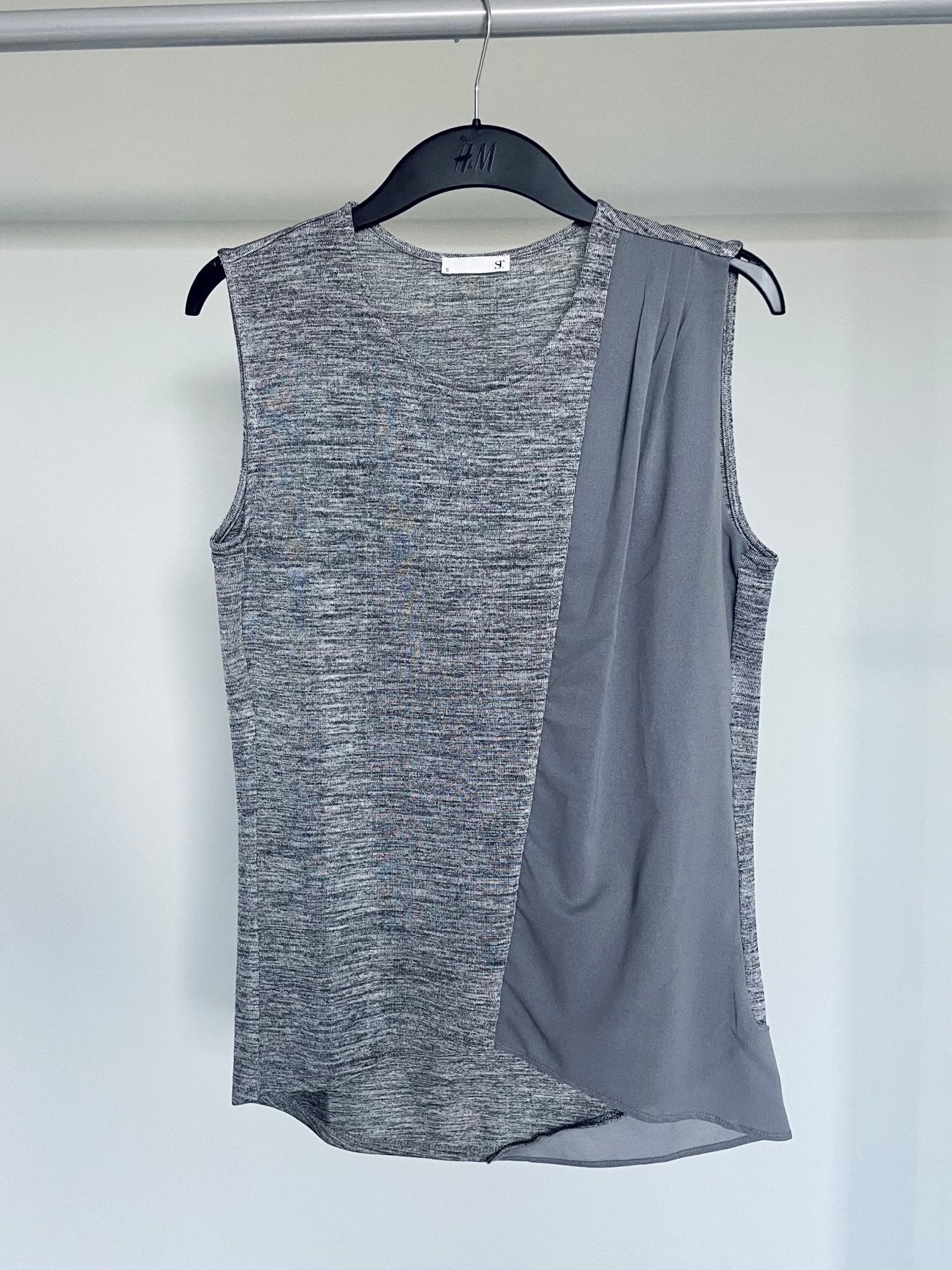 Grijze mouwloze top / blouse Supertrash maat S, Kleding | Dames, Tops, Nieuw, Ophalen of Verzenden, Grijs, Maat 36 (S)