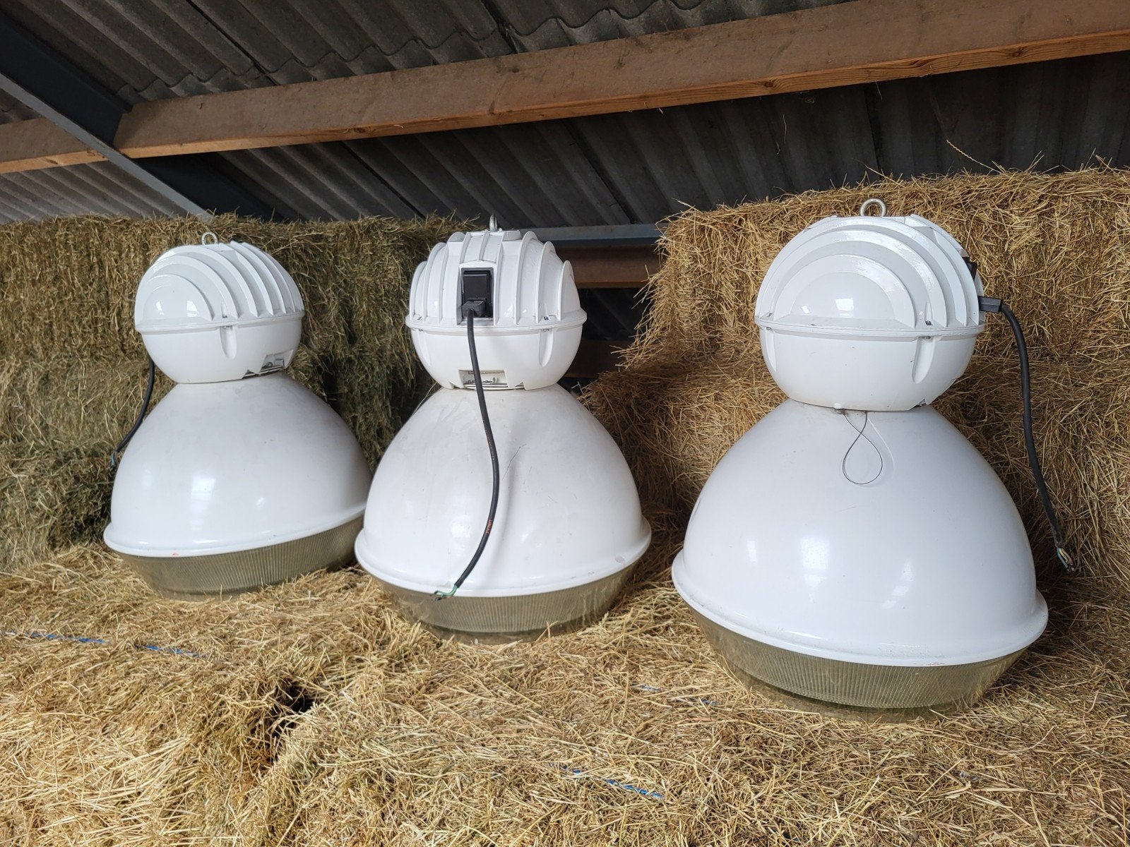 Unieke set: 3 vintage Holophane Vanguard P6 kazerne-lampen!, Ophalen, Gebruikt, Hanglamp, E27 (groot)