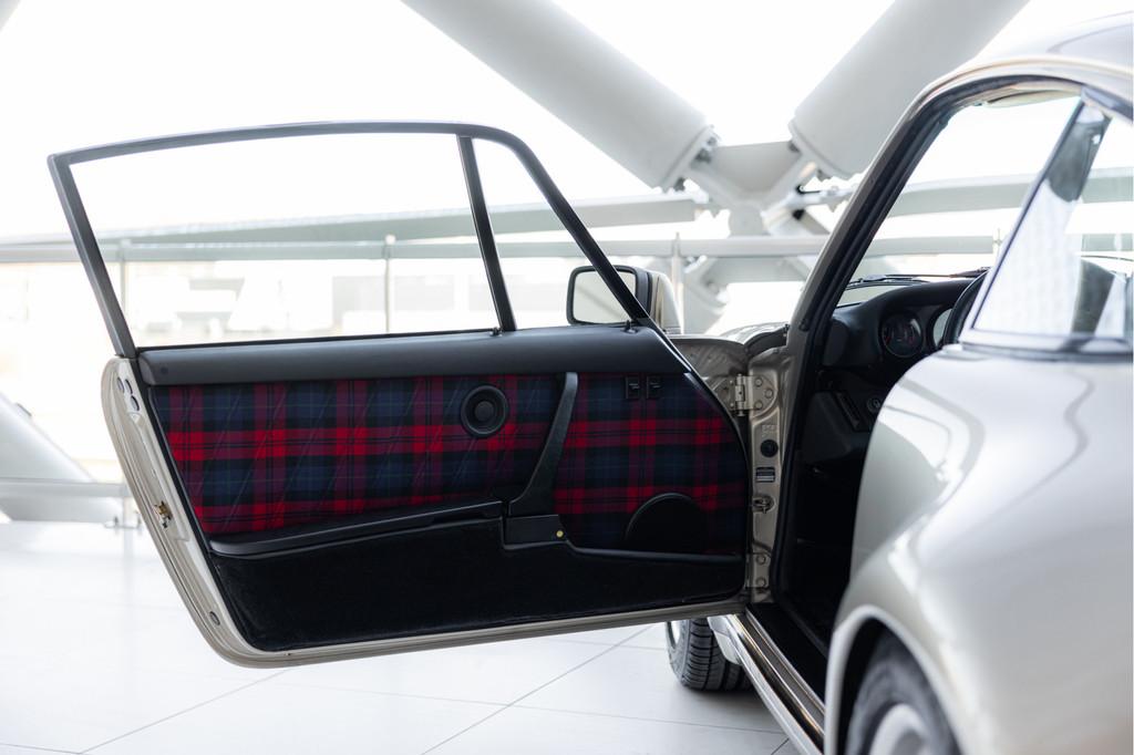 Porsche 911 930 3.0 Turbo Coupé | Schuif/kanteldak | Incl., Zwart, 2993 cc, 4 stoelen, Leder en Stof