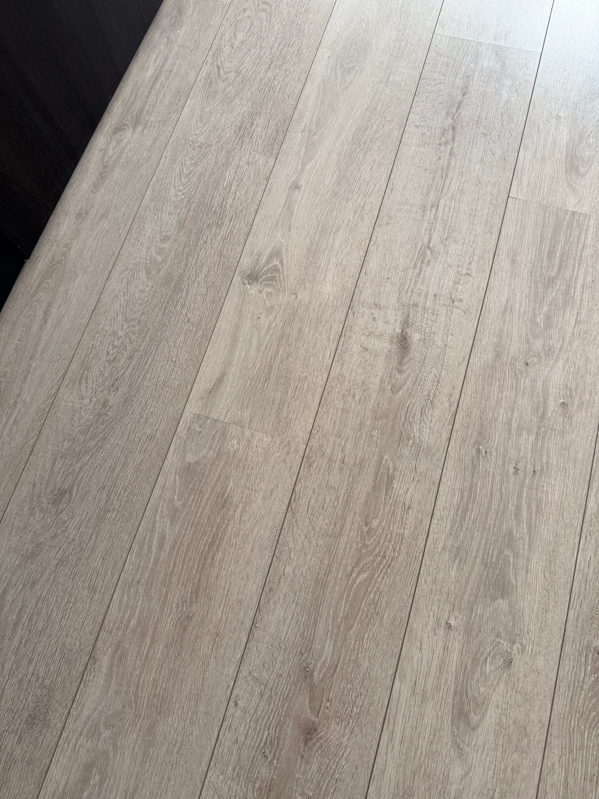 GRATIS Mooie laminaatvloer, lichtgrijs, zo goed als nieuw, Huis en Inrichting, Stoffering | Vloerbedekking, Ophalen, Zo goed als nieuw