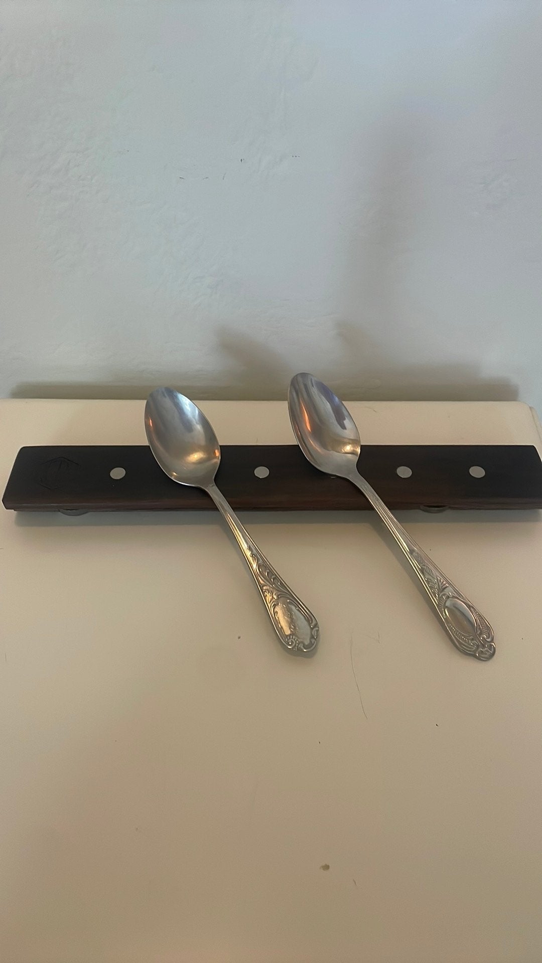 Luxe houten magnetische messenhouder NEBU design, Ophalen of Verzenden, Zo goed als nieuw