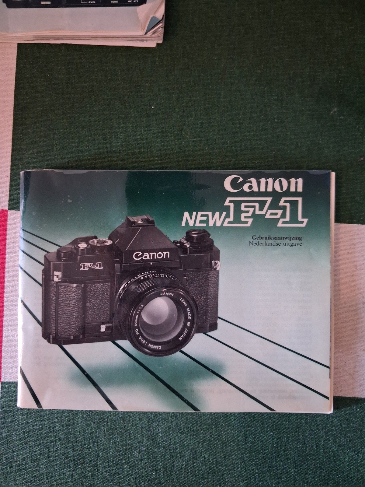 Canon new F-1 gebruiksaanwijzing & meer, Audio, Tv en Foto, Fotocamera's Analoog, Ophalen of Verzenden, Gebruikt, Spiegelreflex