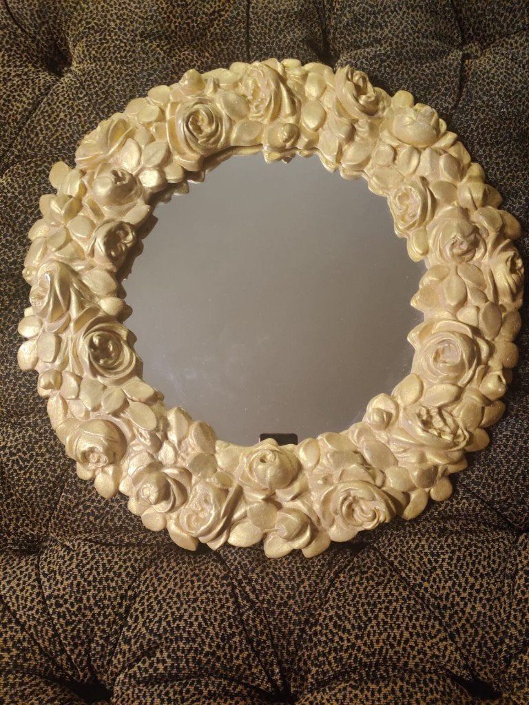 Ronde vintage spiegel goud met rozenrand 53 cm, Huis en Inrichting, Ophalen, Rond, 50 tot 75 cm, Minder dan 100 cm