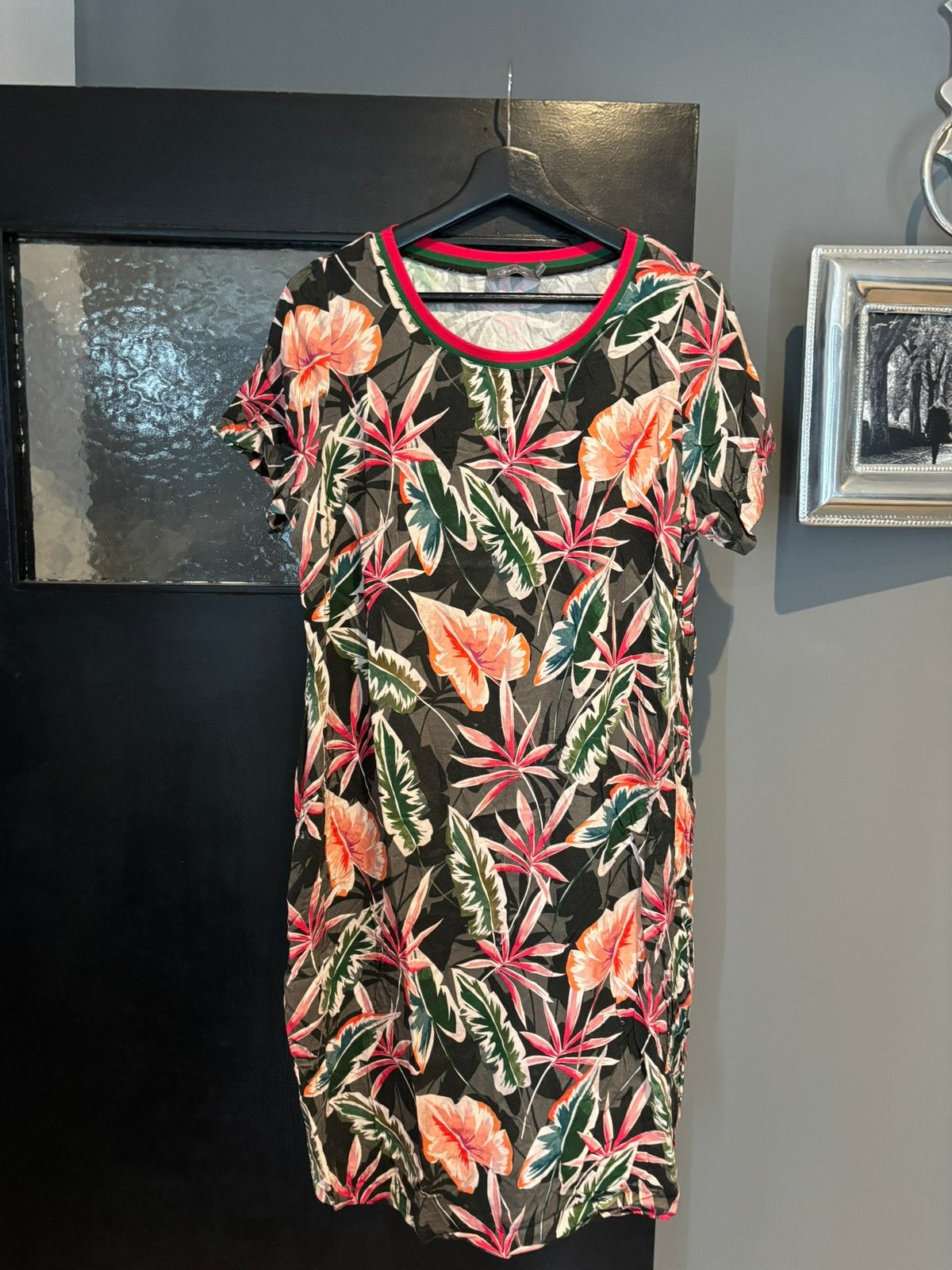 Geisha jurk maat 42 Heeft wat haaltjes, Kleding | Dames, Meerkleurig, Maat 42/44 (L), Ophalen of Verzenden, Zo goed als nieuw