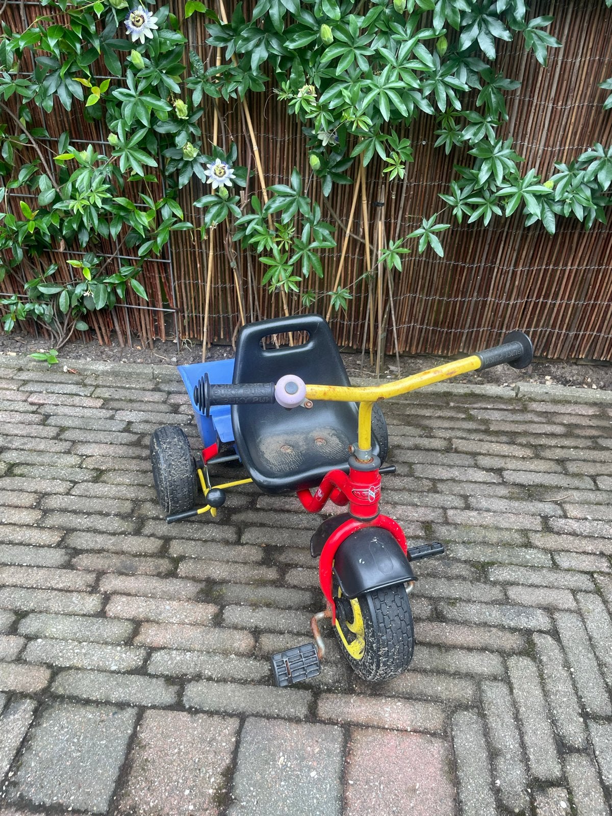 Pucky driewieler voor kinderen - Rood/Geel, Fietsen en Brommers, Fietsen | Driewielers, Ophalen, Gebruikt, Terugtraprem