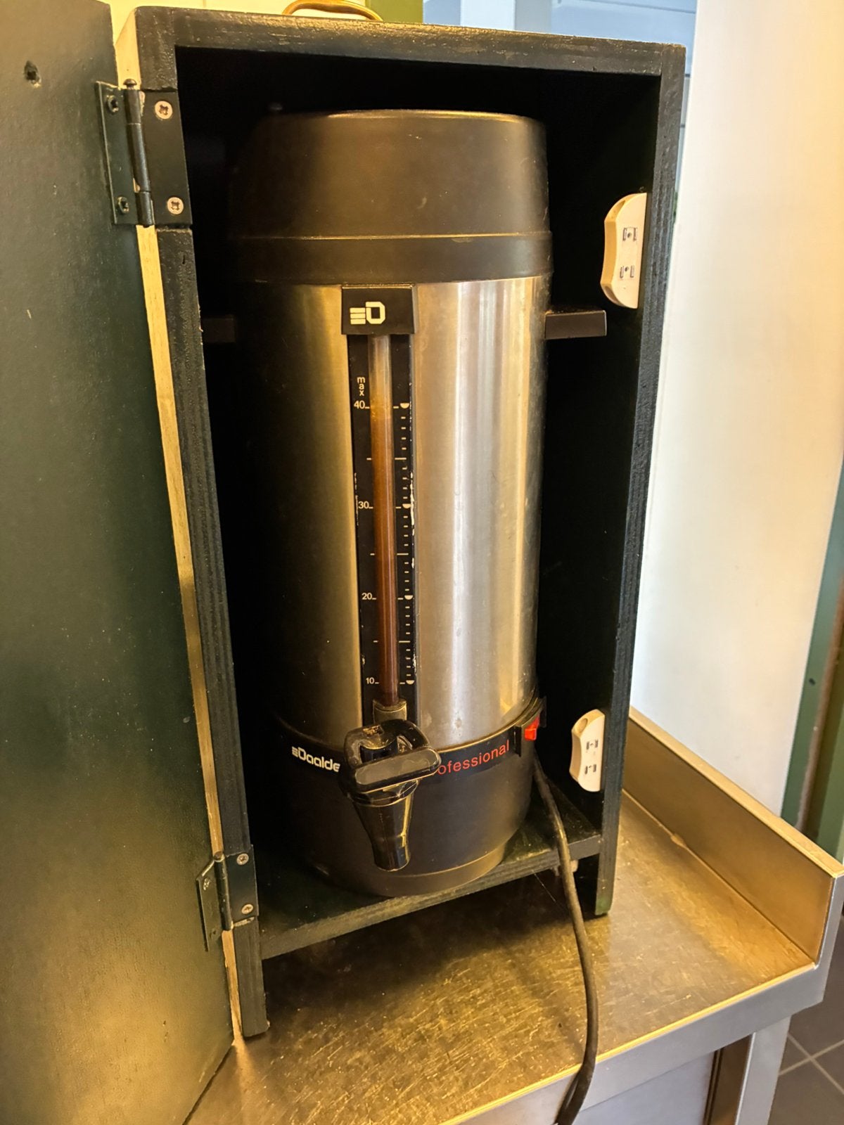 Daaldrop koffiemachine voor 40 kopjes, Ophalen, Zwart, Metaal, Klassiek