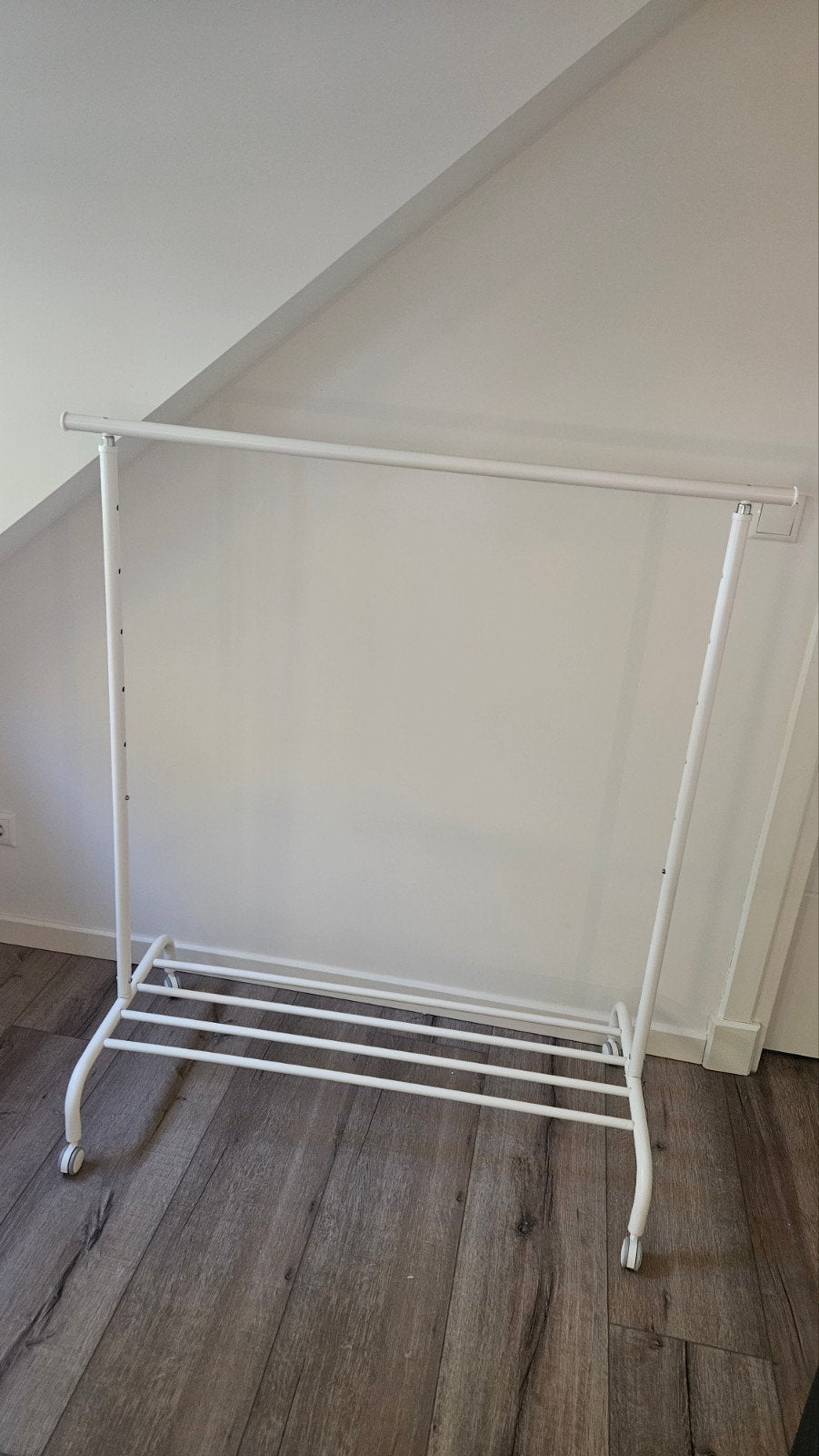 IKEA kledingrek wit, 110 cm breed, nette staat, Kleding | Dames, Kledingrekken, Ophalen, Met wielen, Zo goed als nieuw