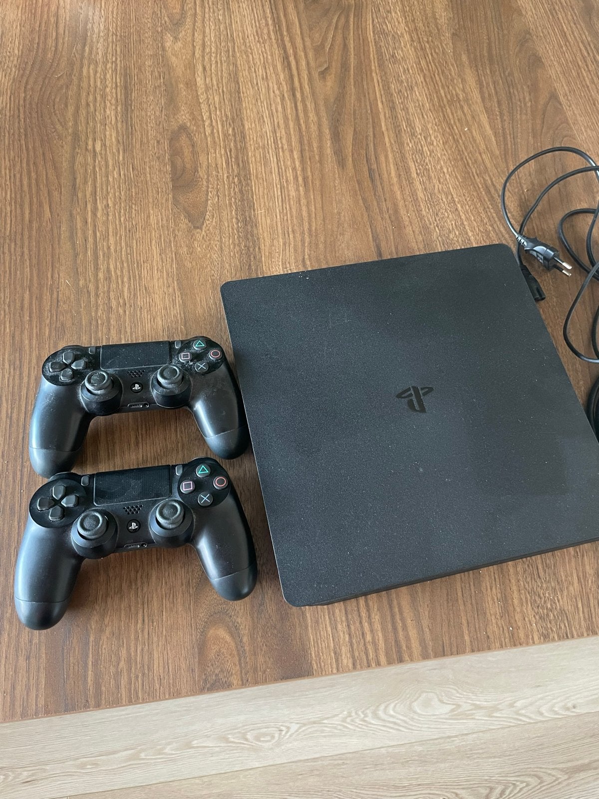 PlayStation 4 Slim met 2 controllers, Spelcomputers en Games, Spelcomputers | Sony PlayStation 4, Ophalen of Verzenden, Gebruikt