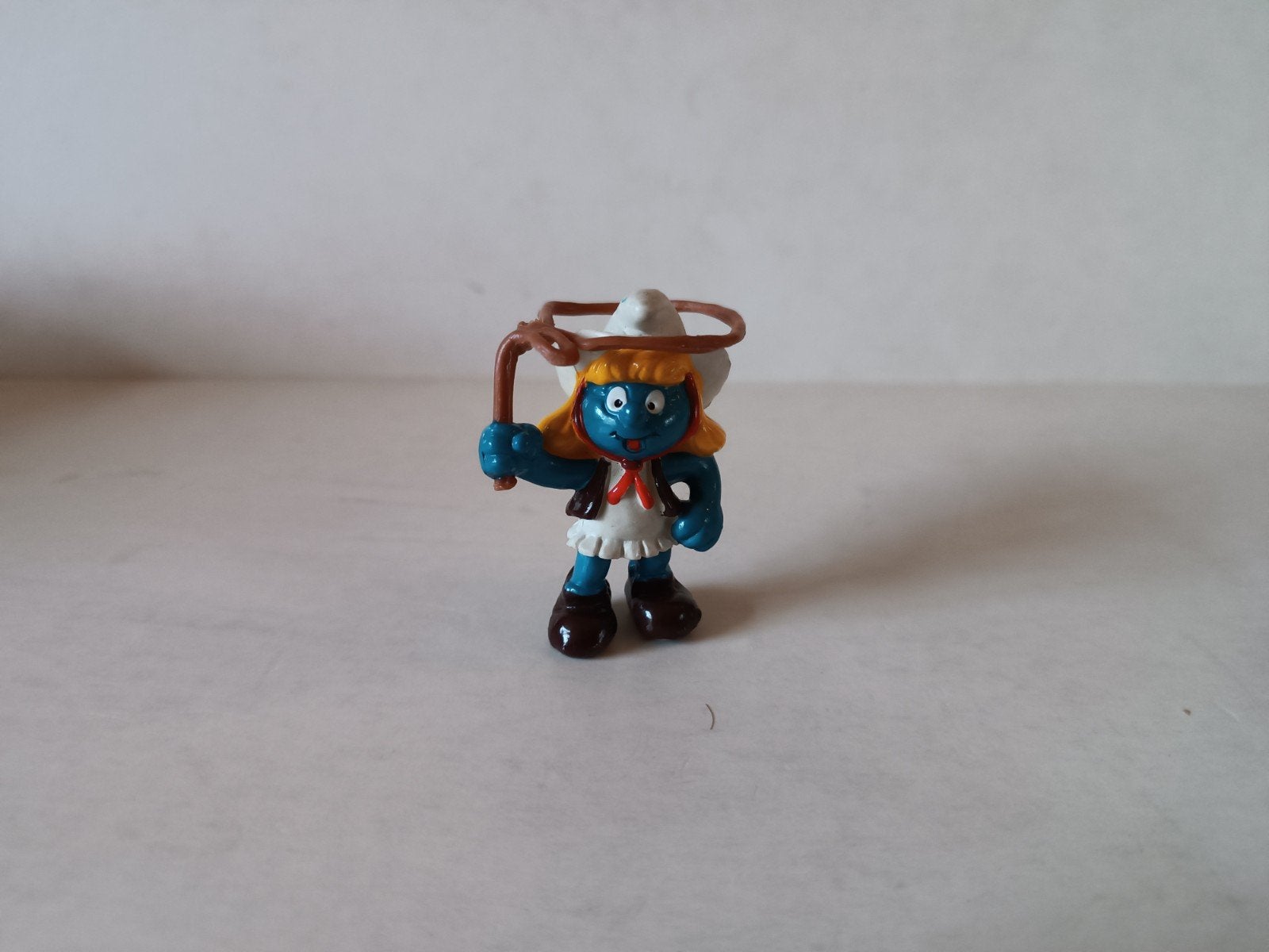 Schleich Smurfen Collectie: Cowgirl Smurfin met lasso, Verzamelen, Ophalen of Verzenden, Gebruikt, Smurfin, Poppetje, Figuurtje of Knuffel