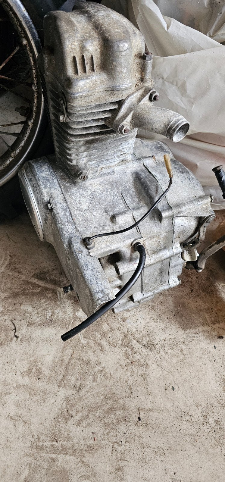 honda xr75 ouder model met org blok tank zijpaneeltjes, Motoren, Ophalen, Nieuw