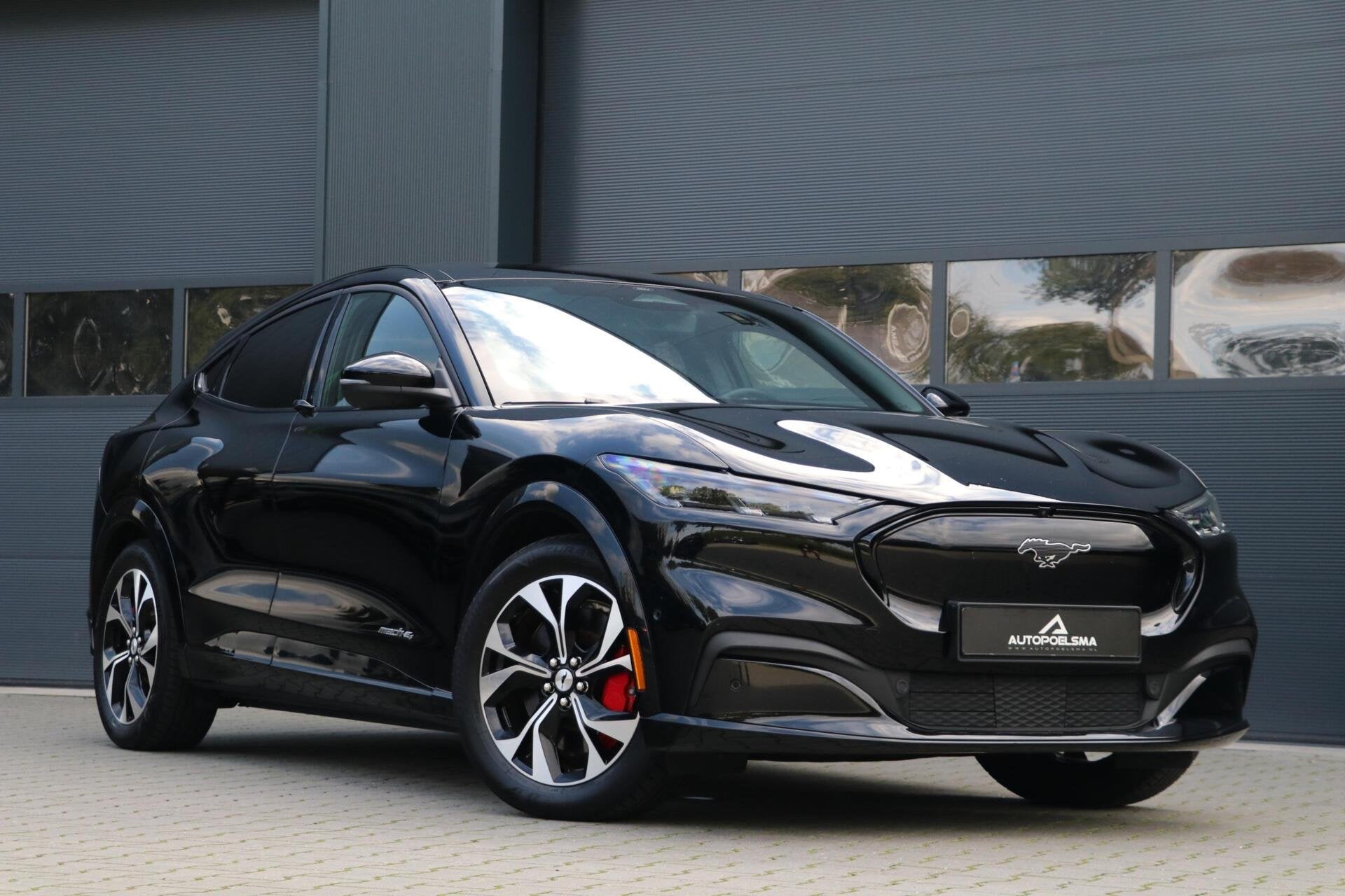 Ford Mustang Mach-E AWD 75 kWh 360View Leder AppleCarplay B&, Automaat, Dealer onderhouden, Gebruikt, Automatische klimaatregeling