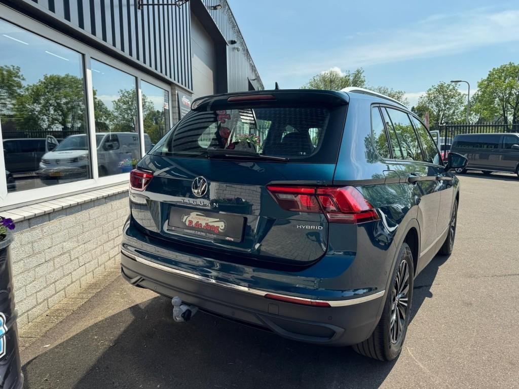 Volkswagen TIGUAN 1.4 TSI eHybrid Active 245pk Trekhaak HUD, Gebruikt, 4 cilinders, Blauw, Hybride Elektrisch/Benzine