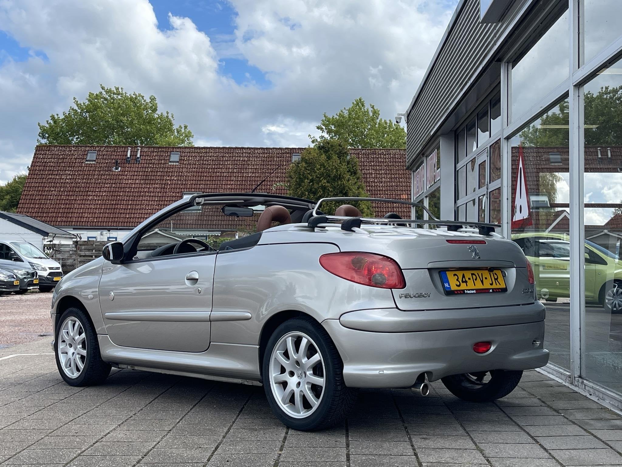 Peugeot 206 CC 1.6-16V Roland Garros /Cabrio/Cruisecontrol/, Voorwielaandrijving, Stof, Gebruikt, 4 cilinders