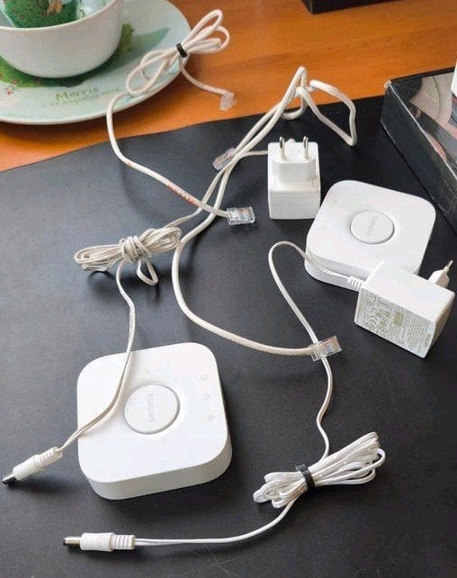 Philips Hue Bridge:met kabels (2 beschikbaar), Ophalen of Verzenden, Zo goed als nieuw