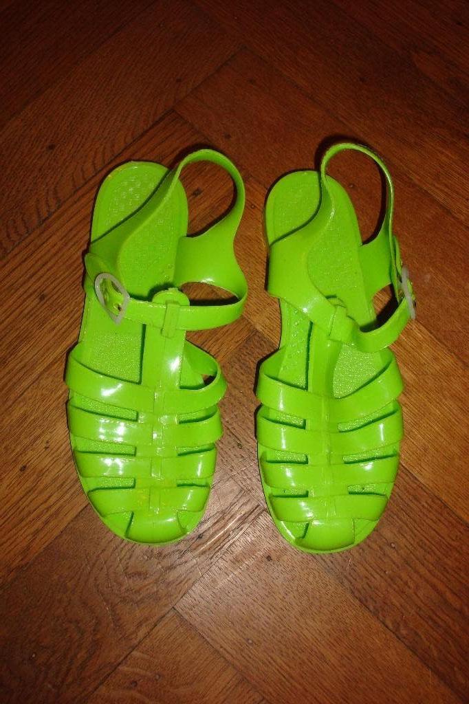 plastic smalle waterschoenen zwemschoenen, gras groen, 35/36, Overige typen, Ophalen of Verzenden, Zo goed als nieuw, Jongen