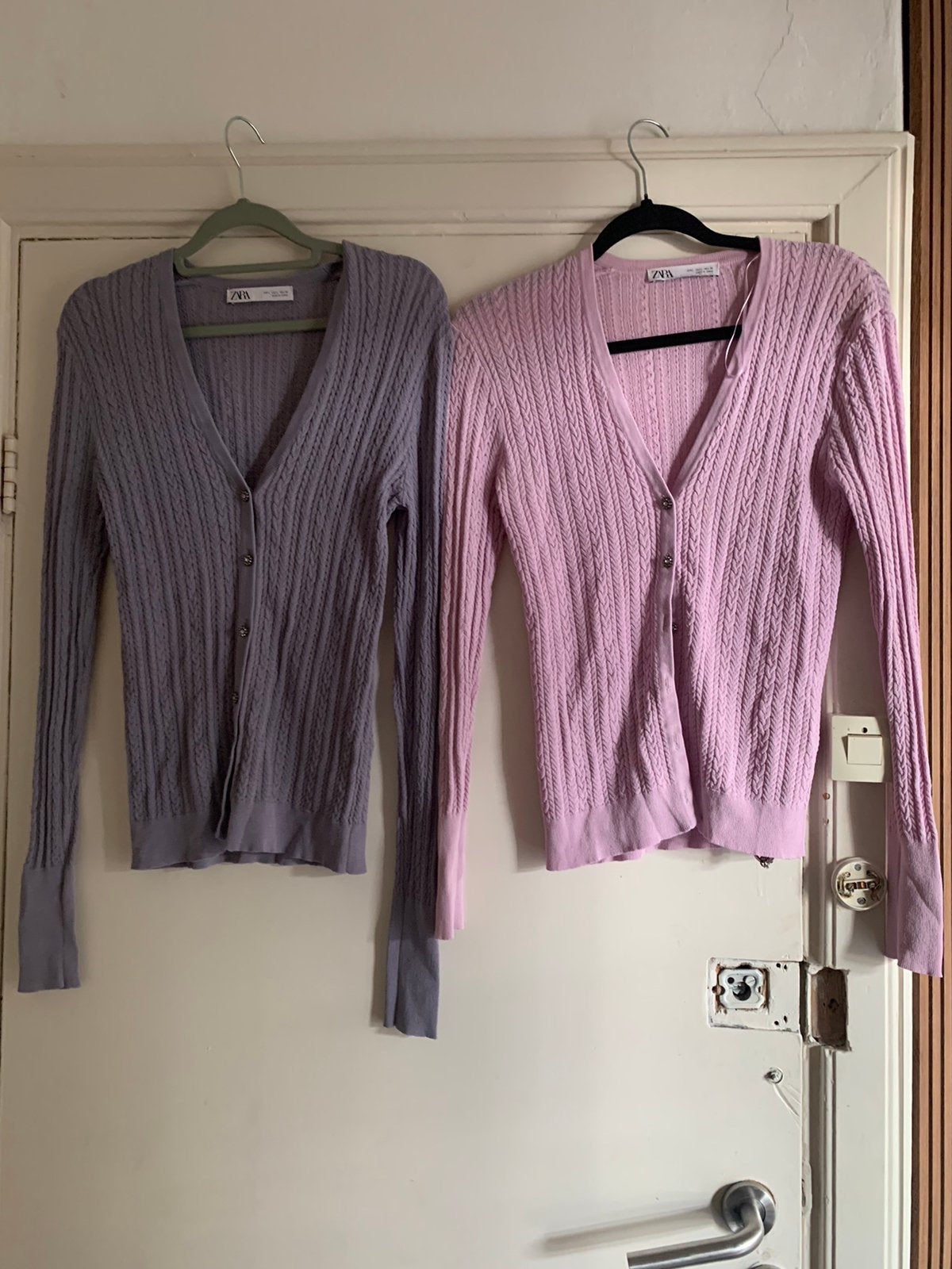 Zara vestjes in lila en roze, maat M, Kleding | Dames, Truien en Vesten, Ophalen of Verzenden, Gedragen, Maat 38/40 (M), Paars