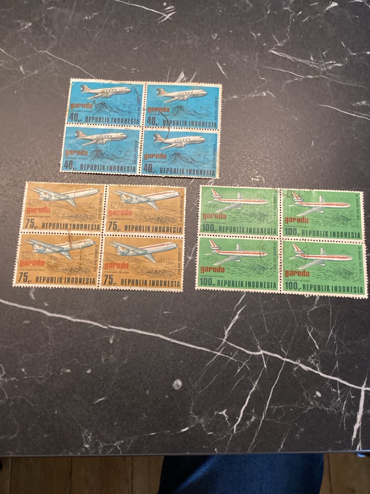 Garuda Indonesische postzegels met vliegtuigen (3 sets), Ophalen of Verzenden, Na 1940, Gestempeld