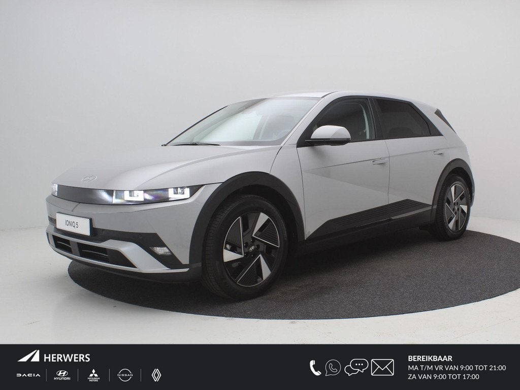 Hyundai IONIQ 5 Pure Edition 84 kWh / Stoelverwarming Voor +, Auto's, Hyundai, Automaat, 228 pk, Achterwielaandrijving, Zwart