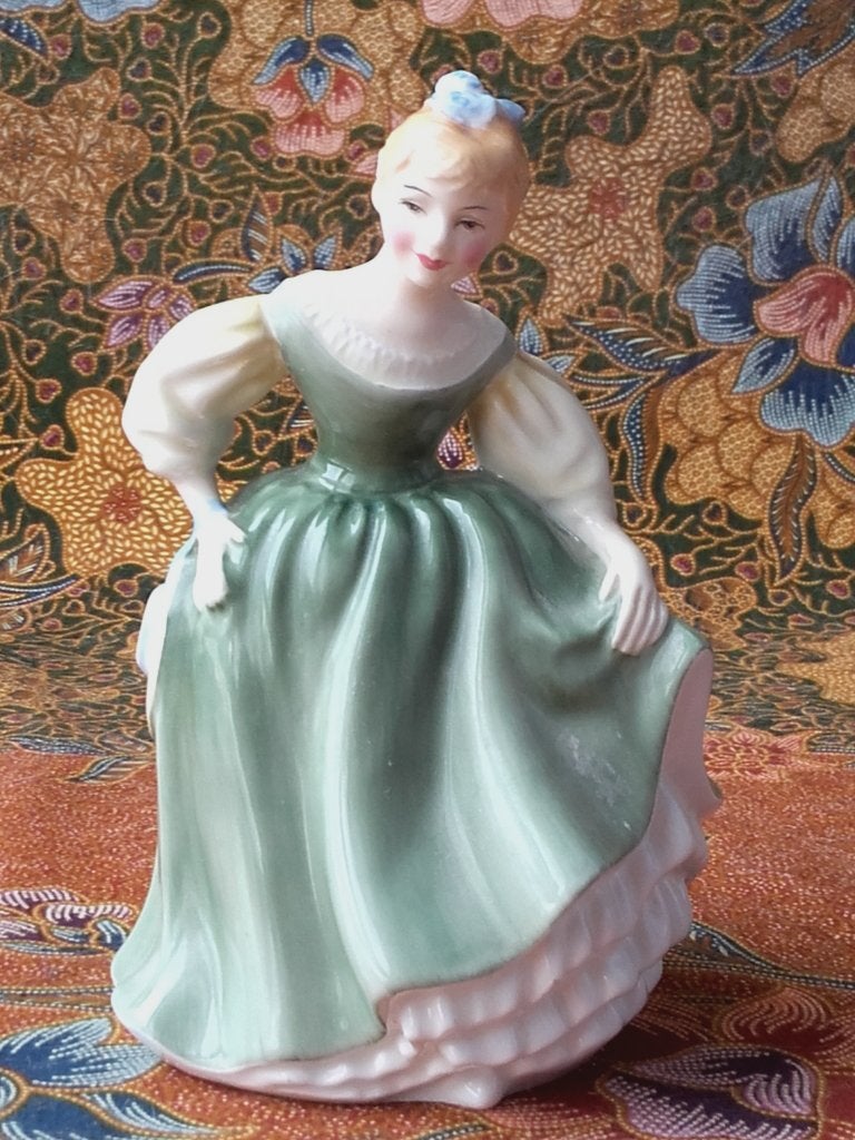 Fair maiden mooi vintage Engels beeldje van Royal Doulton., Ophalen of Verzenden