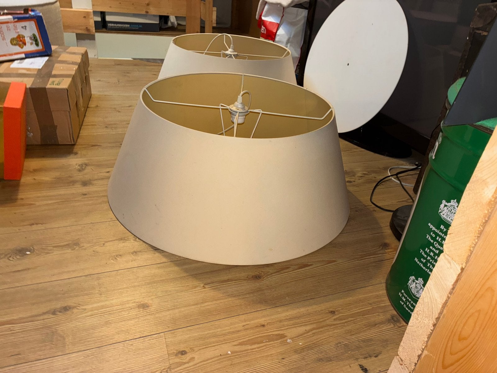 Twee grote plafondlampen met shutters, Ophalen, Gebruikt, Textiel, E27 (groot)
