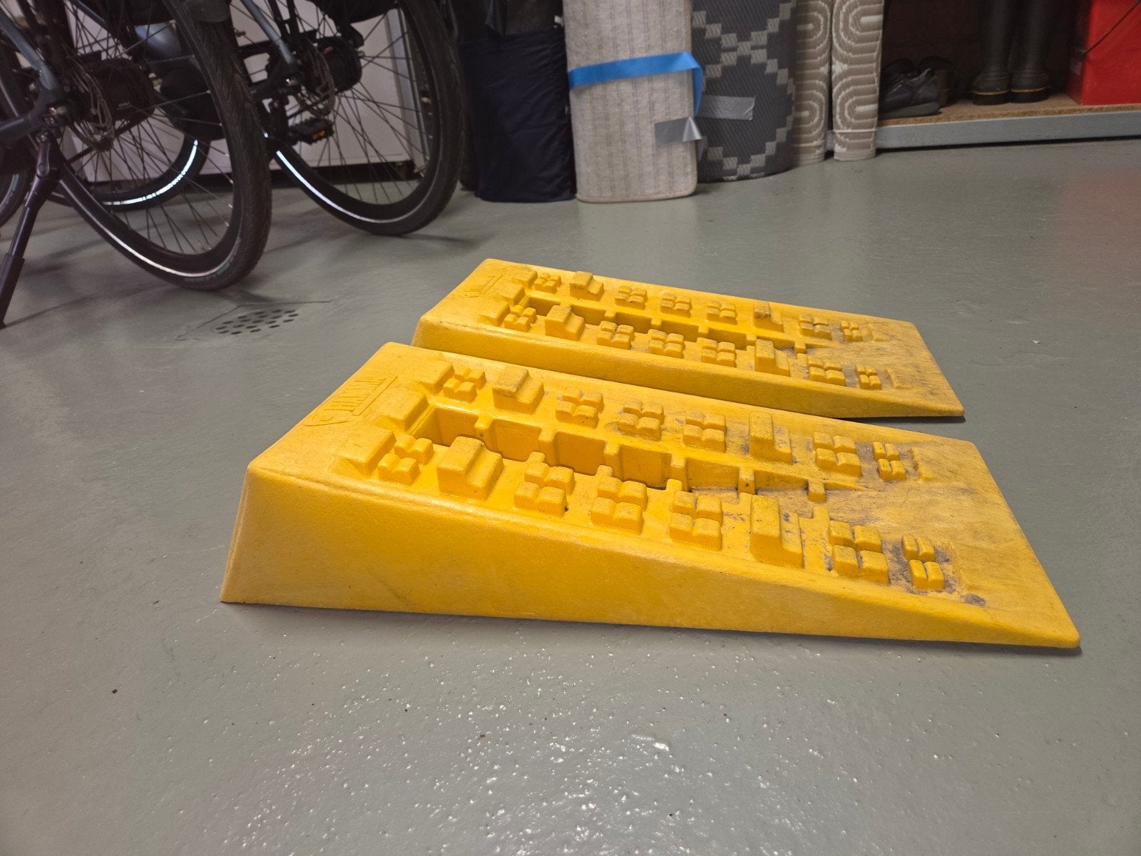 Set van 2 gele jumbo oprijblokken / wielkeggen ,FIAMMA JUMBO, Ophalen of Verzenden, Gebruikt