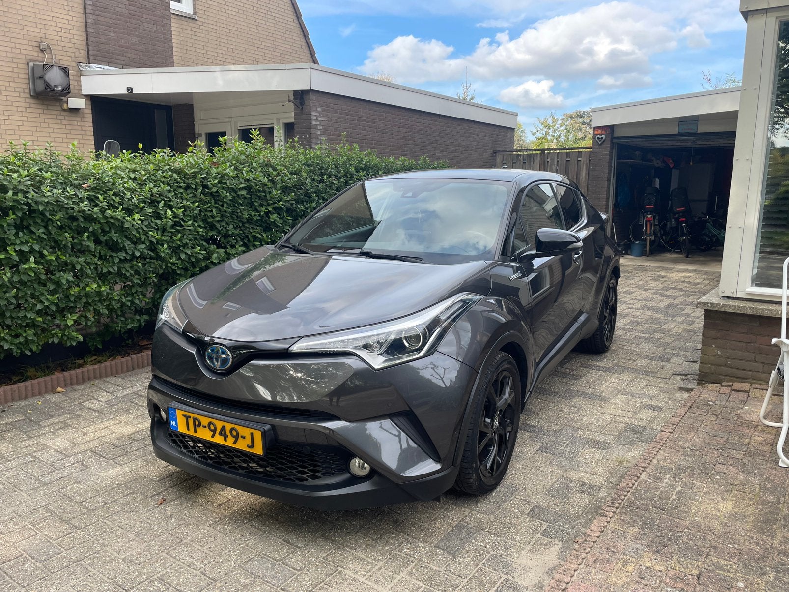 Toyota C-HR 1.8 Hybrid 122pk CVT 2018 Grijs, Auto's, 725 kg, 4 cilinders, 75 €/maand, SUV of Terreinwagen