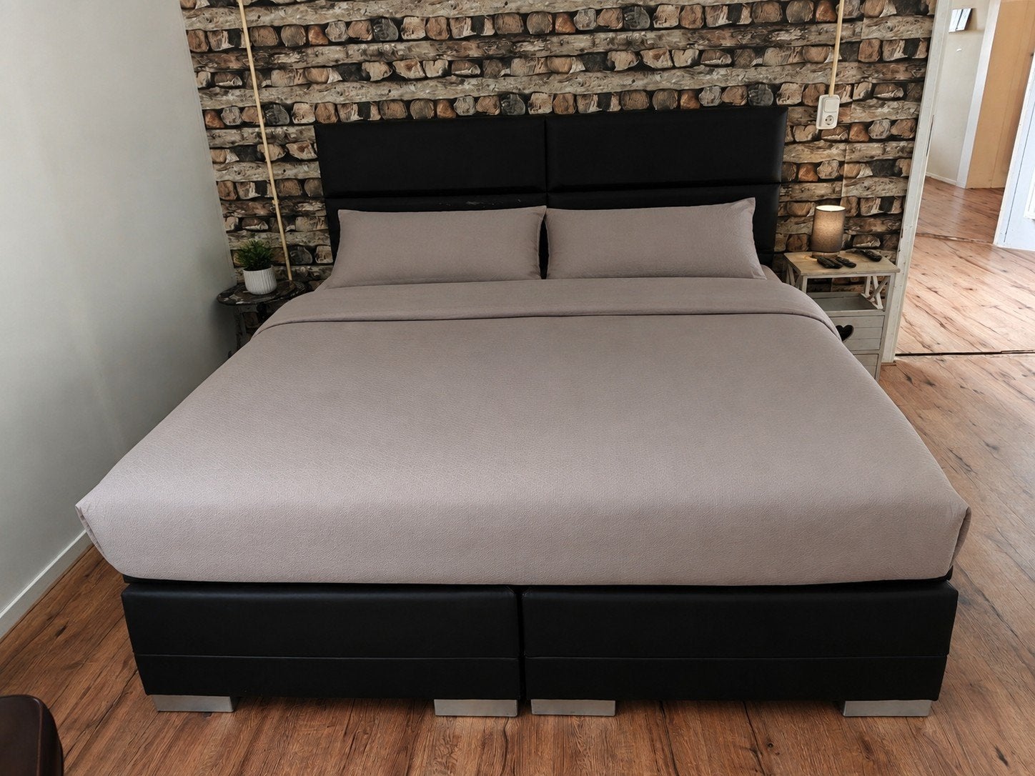 Twee boxspring bedden met elektrische lattenbodems, Ophalen