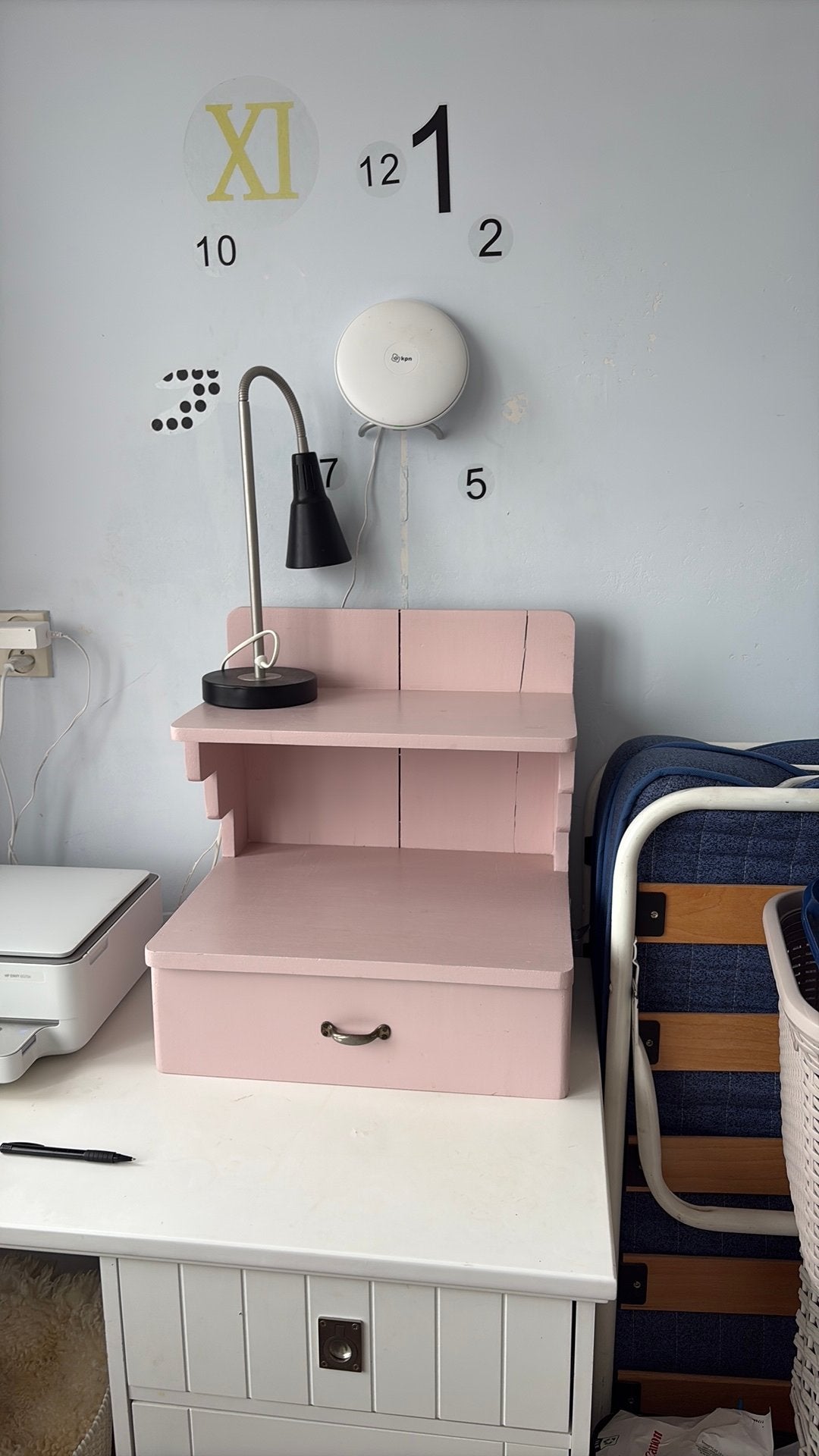 Klein roze kastje met laatje, Ophalen
