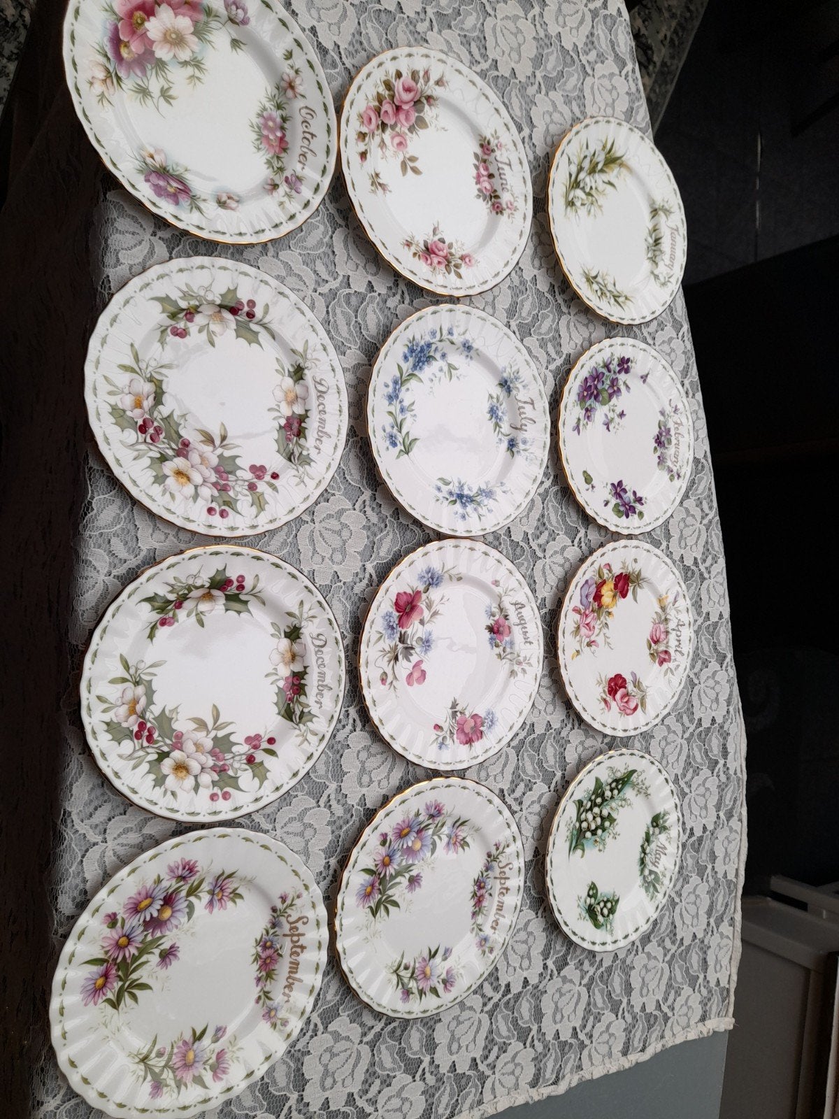 Royal albert flower of the month gebaks bordjes 22.50 p.s, Ophalen