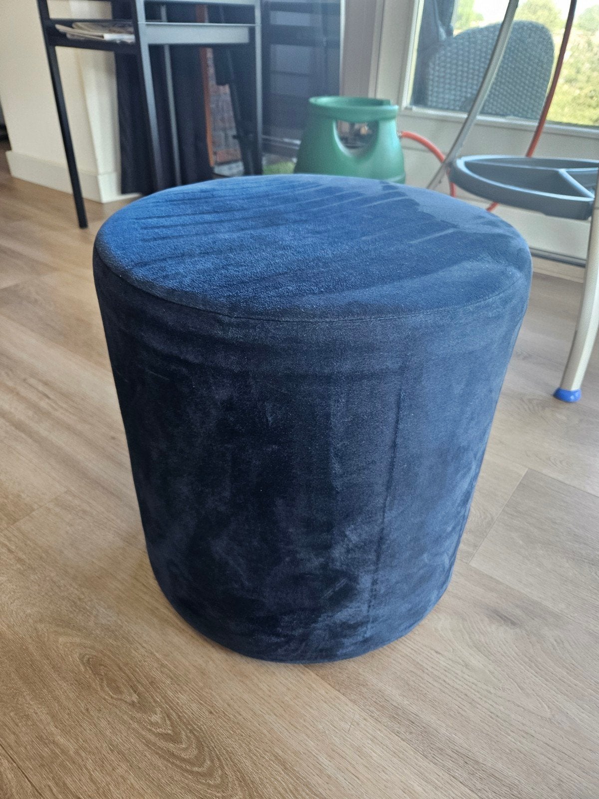 Donkerblauwe fluwelen poef, Ophalen, Modern, Fluweel, Comfortabel, Minder dan 50 cm, Rond